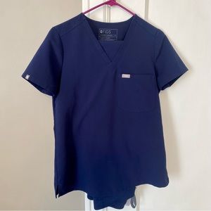 Catarina One-Pocket scrub top & Kade Cargo pant